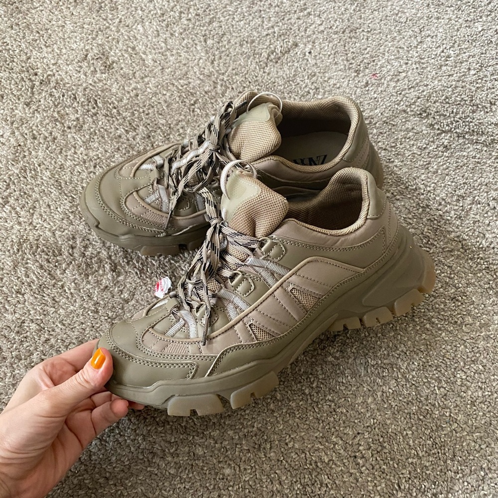 Zara sneakers 38.5 size